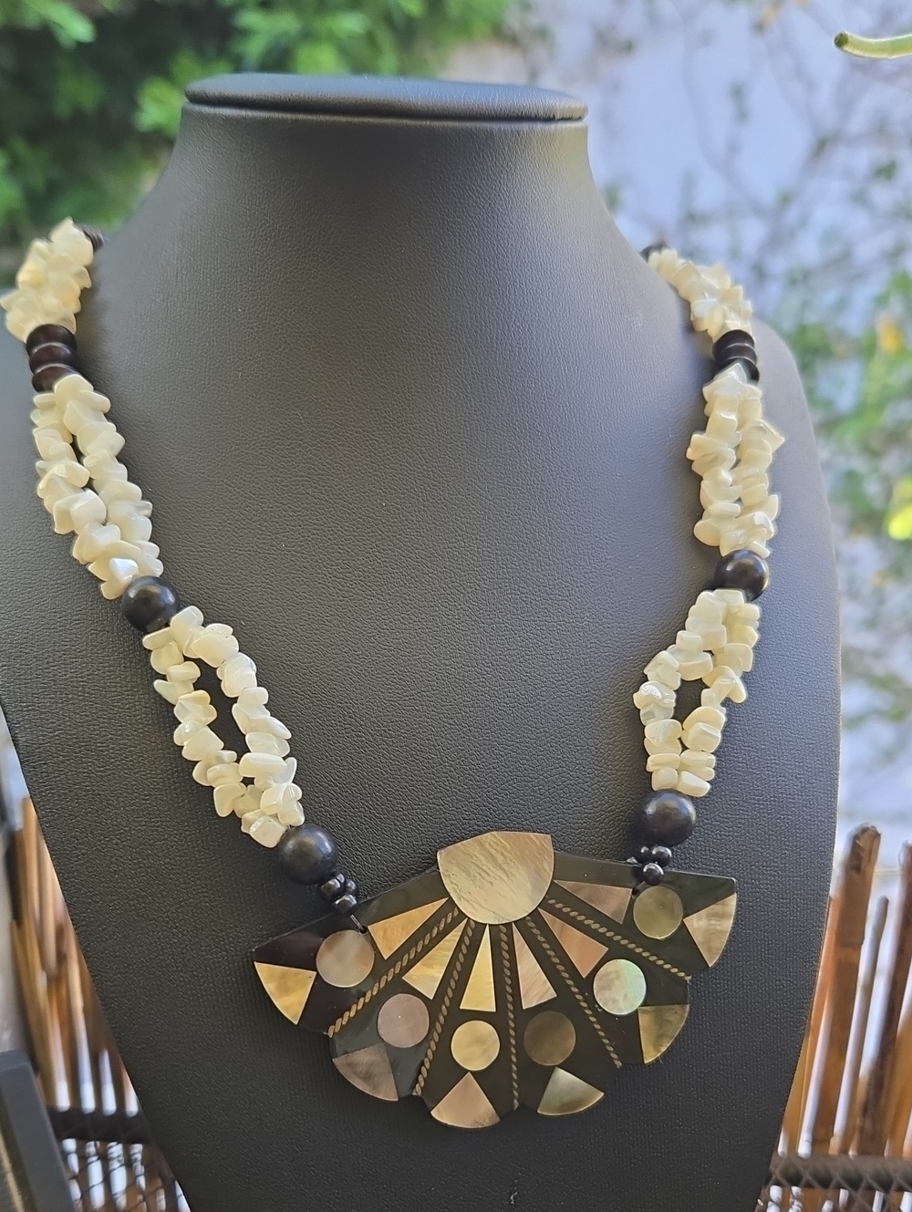 Lee Sands UNSIGNED Abalone & Stone Inlaid Necklace